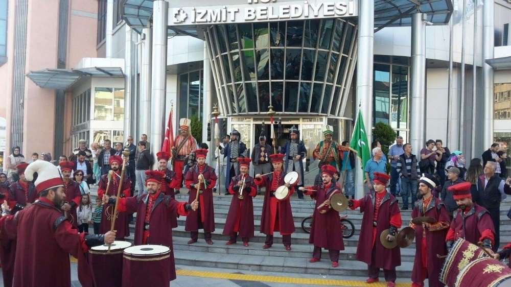 İzmit Belediyesi Önünde Mehteran Gösterisi Yapılacak