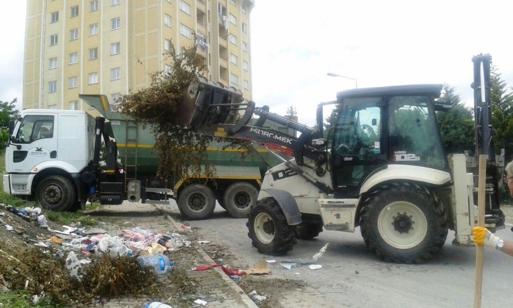 İzmit’te Temizlik Çalışmaları Sürüyor