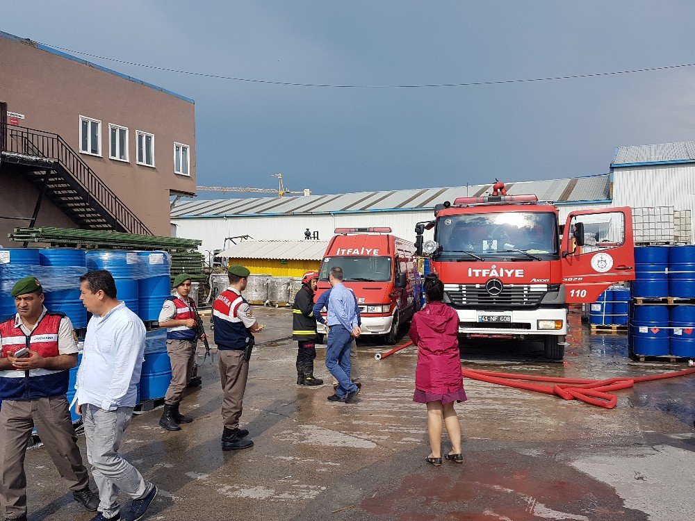 Kozmetik Fabrikasında Çıkan Yangın Korkuttu