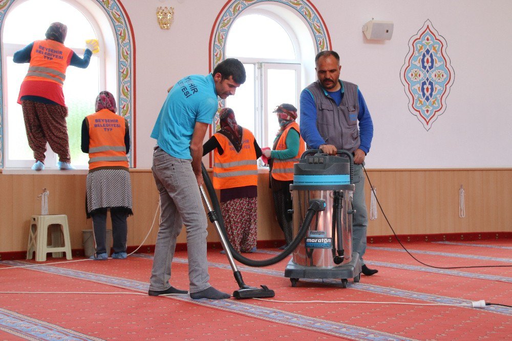 Beyşehir’de Ramazan Öncesi Camilerde Mobil Temizlik Dönemi