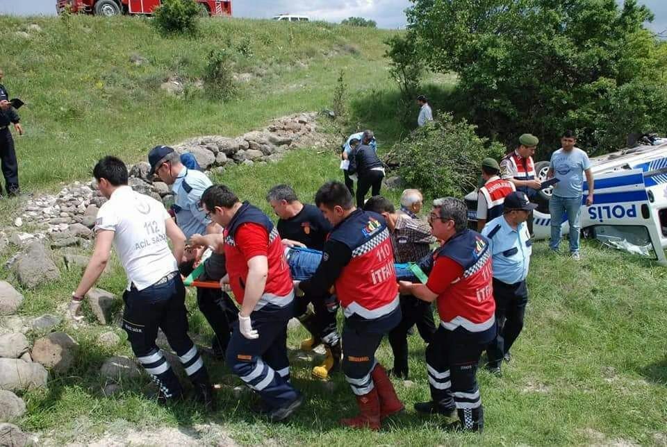 Kütahya’da Polis Aracı Devrildi: 2 Yaralı