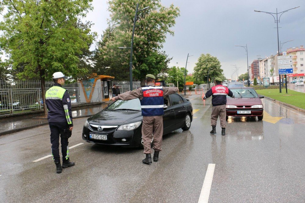 Sivas’ta Polis Ve Jandarmadan Ortak Trafik Uygulaması