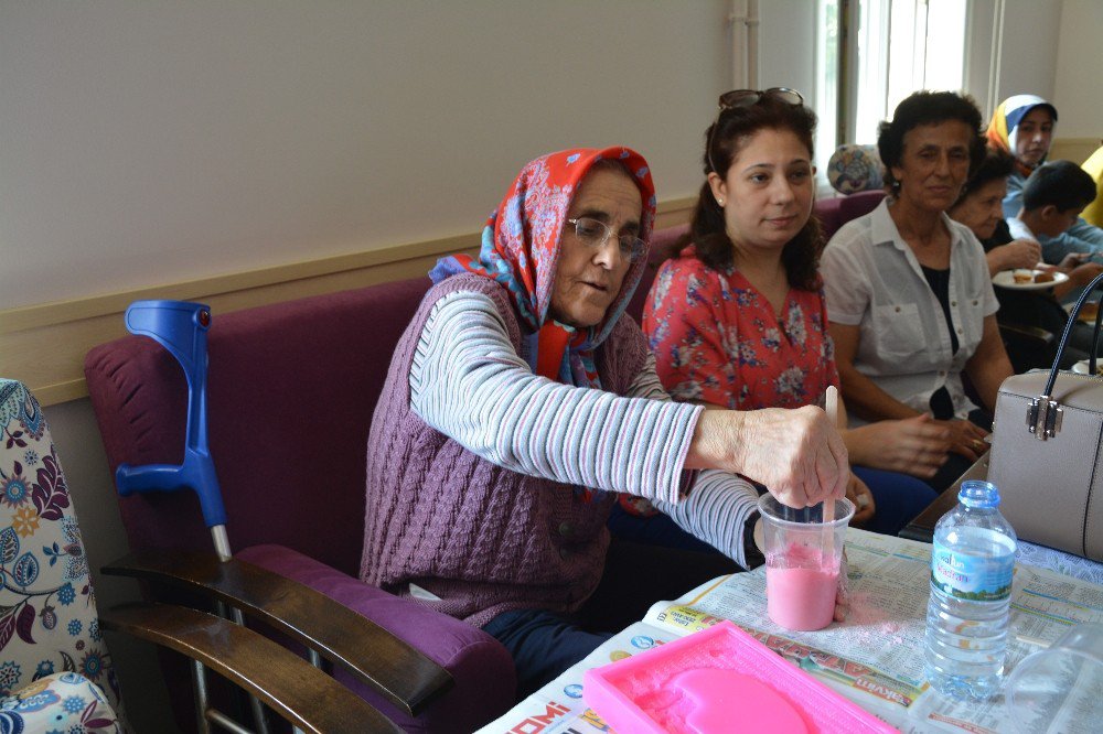 Söke Halk Eğitim Merkezinden Yaşlıları Kucaklayan Proje