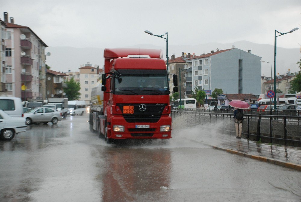 Tokat’ta Sağanak Yağış Etkili Oldu