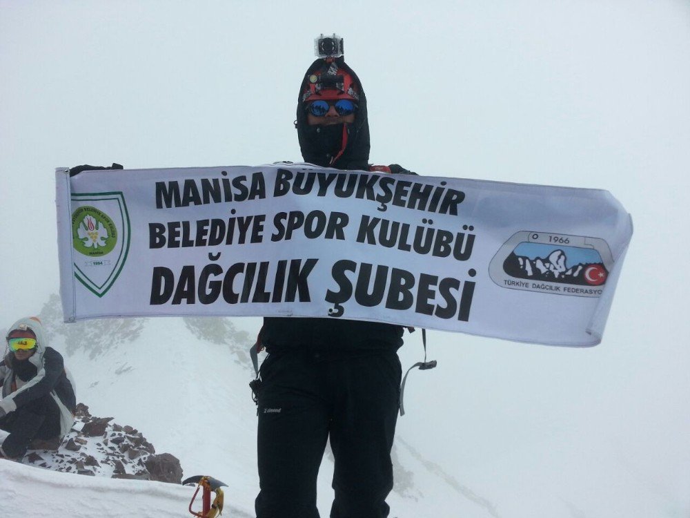 Manisalı Dağcı Erciyes’in Zirvesinde