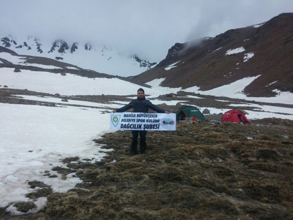 Manisalı Dağcı Erciyes’in Zirvesinde