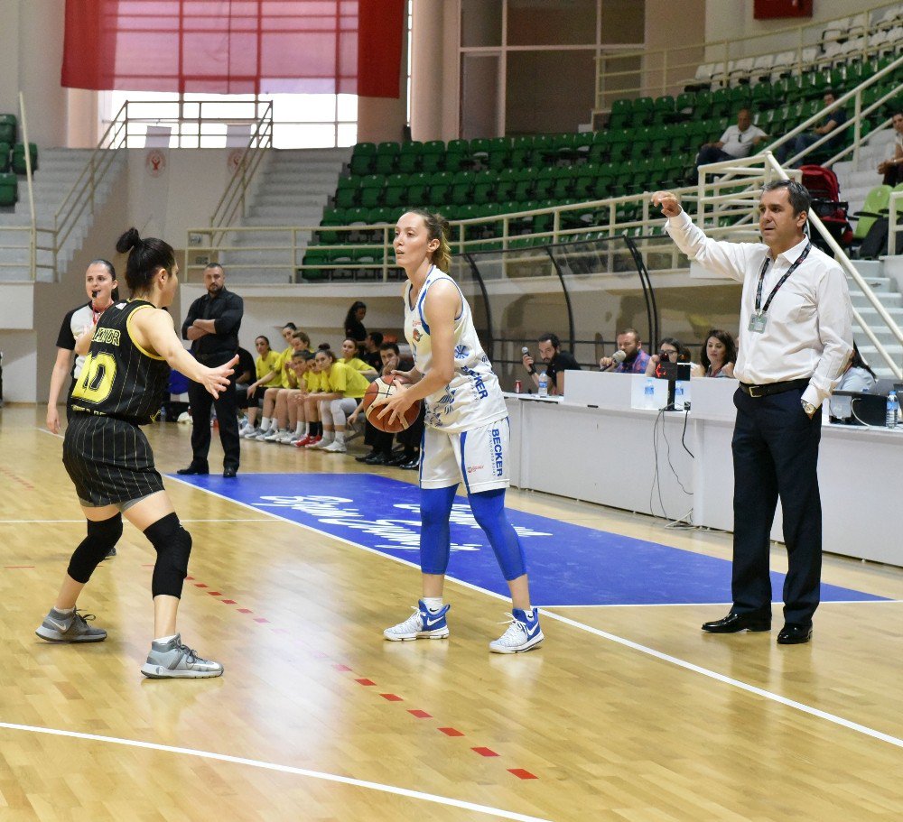 Bornova Becker Spor’dan 15 Sayı Fark