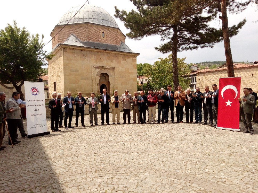 Türkav’da Cuma Namazı Sonrası Fetih Tatlısı İkramı