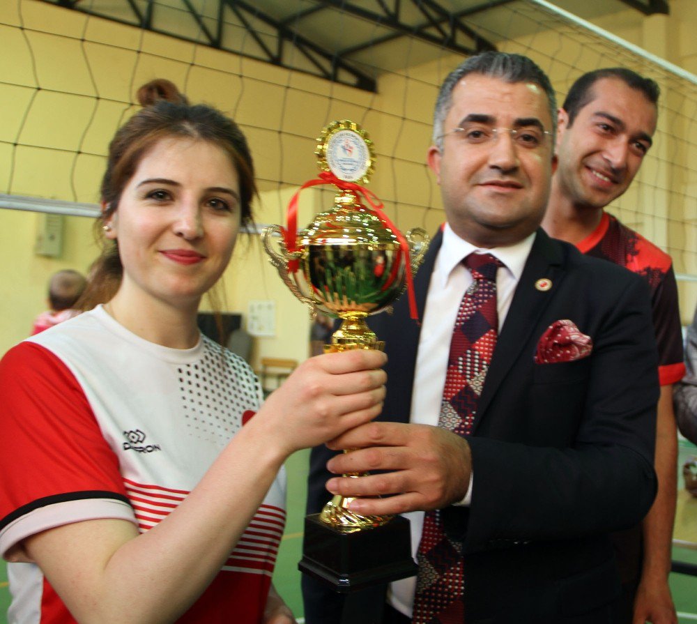 Gevaş’ta Voleybol Turnuvası