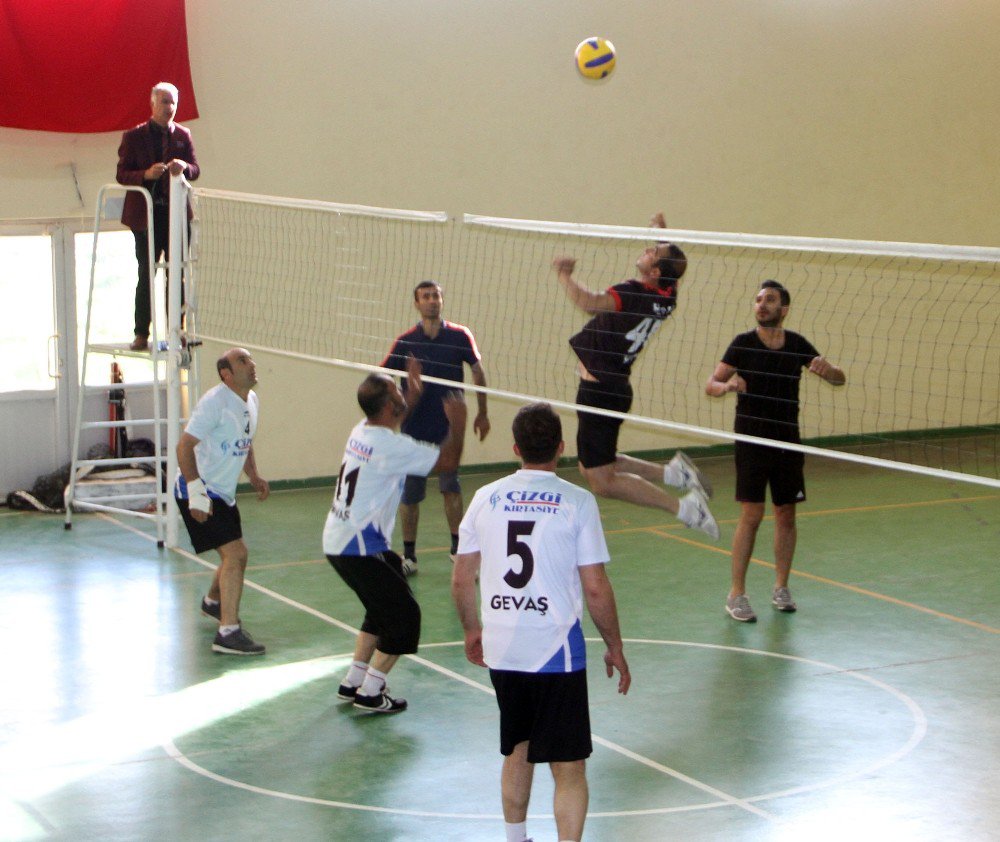 Gevaş’ta Voleybol Turnuvası