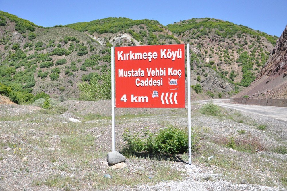 Tunceli’de Bir Köyde, Merhum İş Adamı Koç’un İsmi Caddeye Verildi