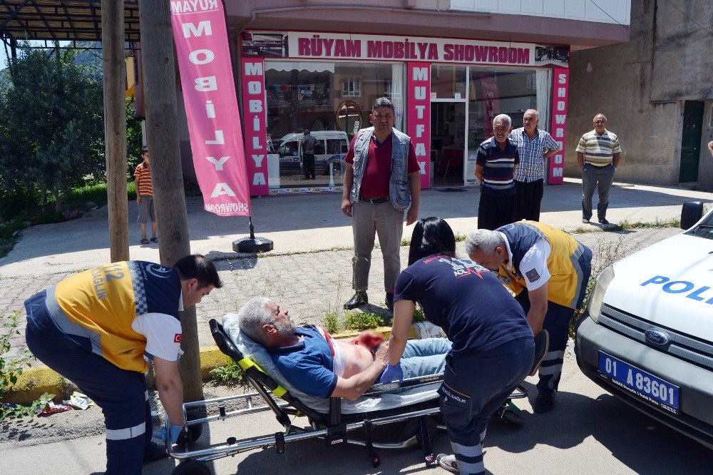 Kozan’da Yolda Yürüyen Vatandaş Bıçaklandı