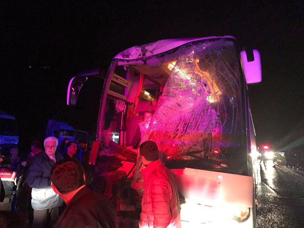 Yolcu Otobüsleri Çarpıştı: 40 Yaralı