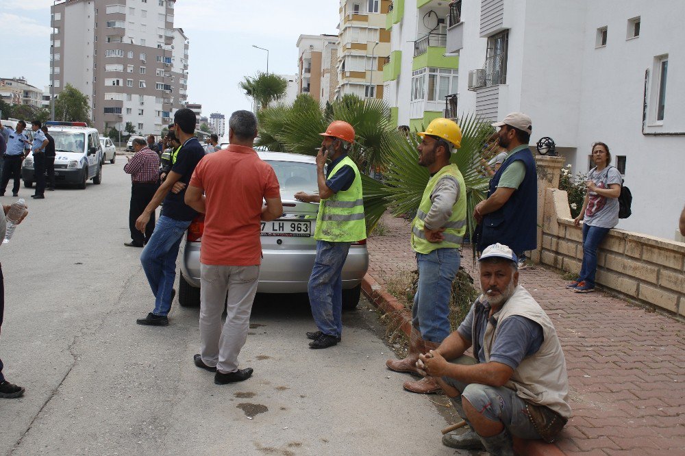 Antalya’da Çöken İnşaatta Şans Eseri Yaralanan Olmadı