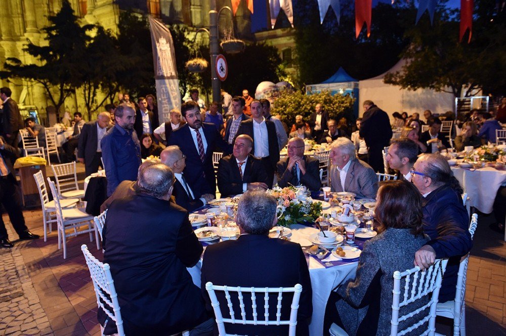 Ortaköy Meydanı’nda İlk İftarlar Açıldı