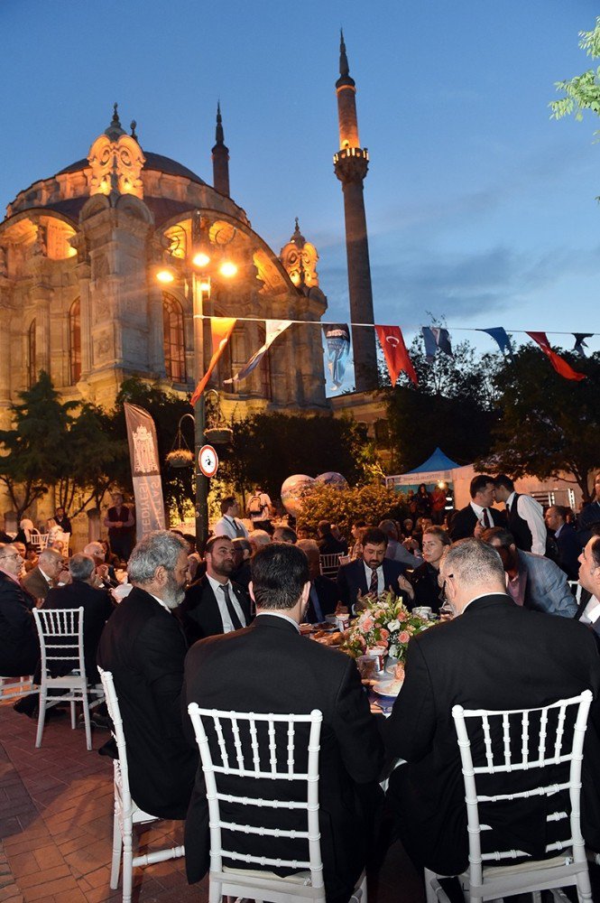 Ortaköy Meydanı’nda İlk İftarlar Açıldı