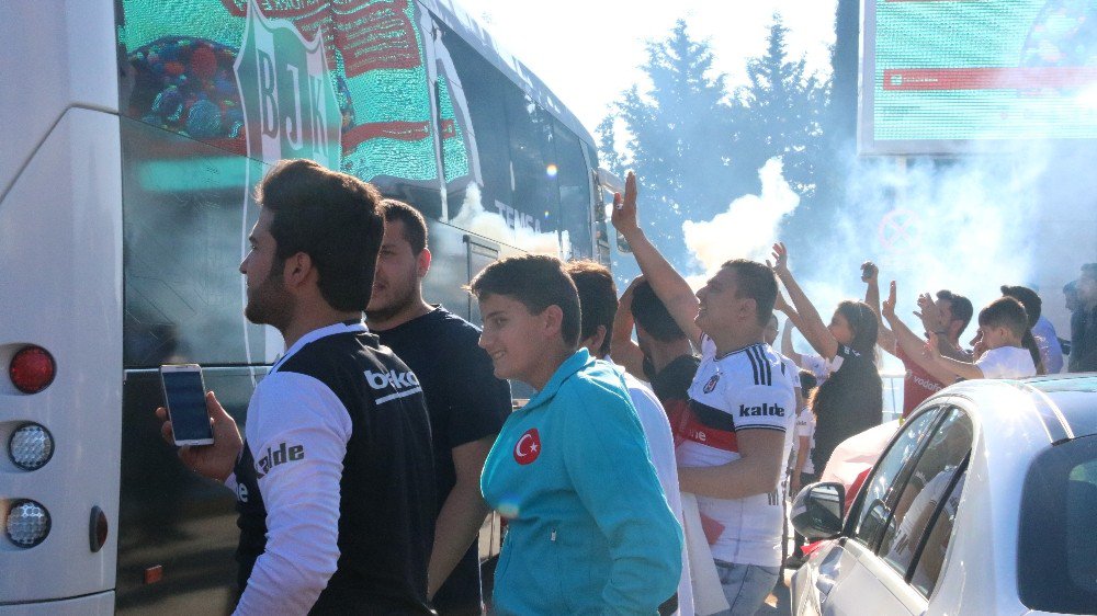 Beşiktaş Gaziantep’te Şampiyon Sloganıyla Karşılandı