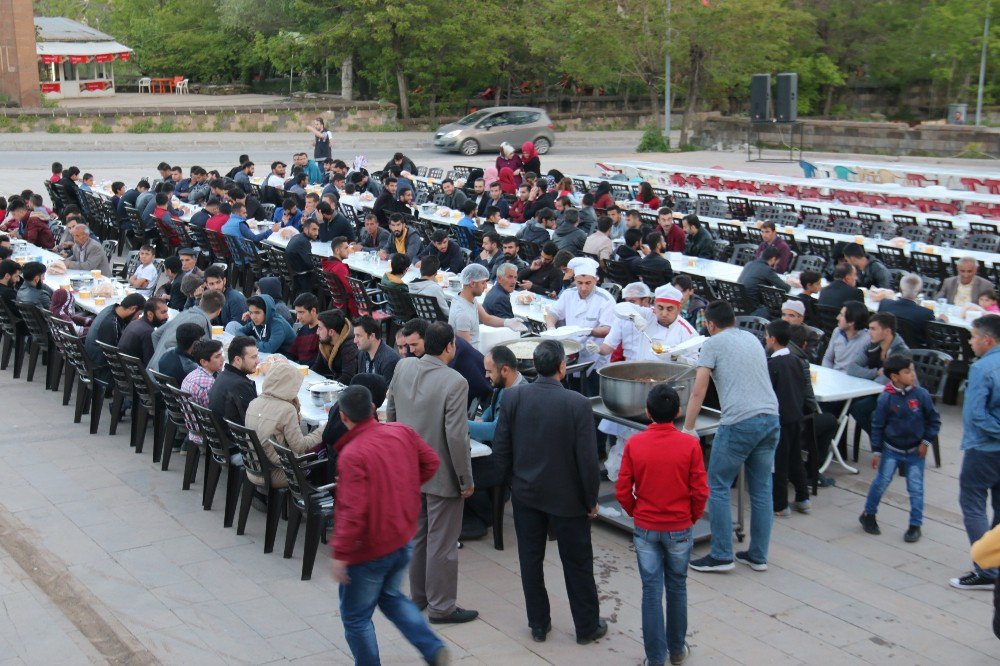 Bitlis’te İlk İftar Yapıldı