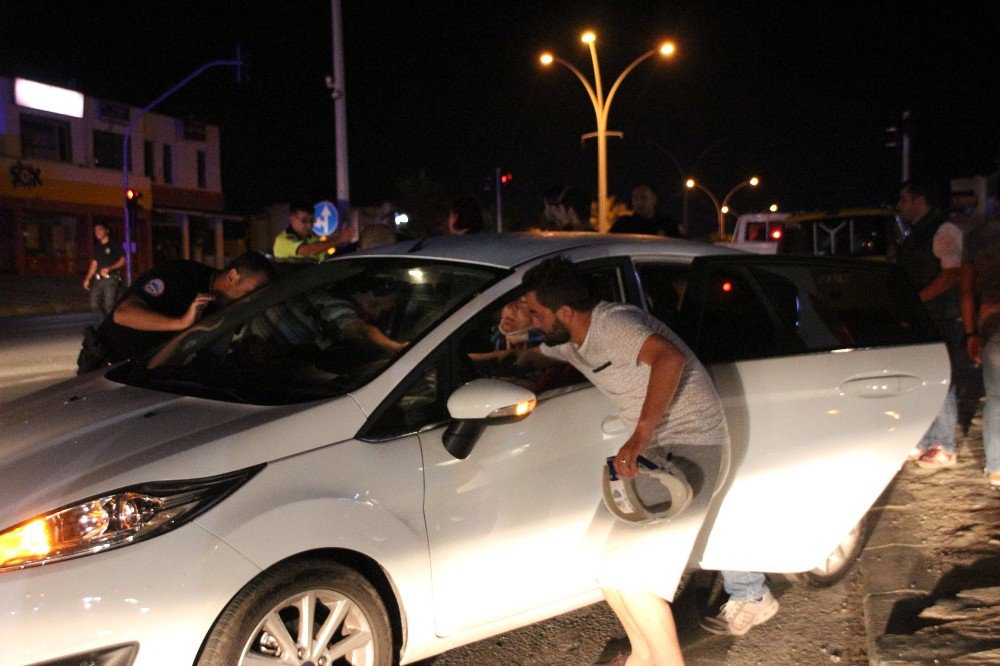 Trafik Kazasından 3 Araç Birbirine Girdi, Bir Hakim Yaralandı