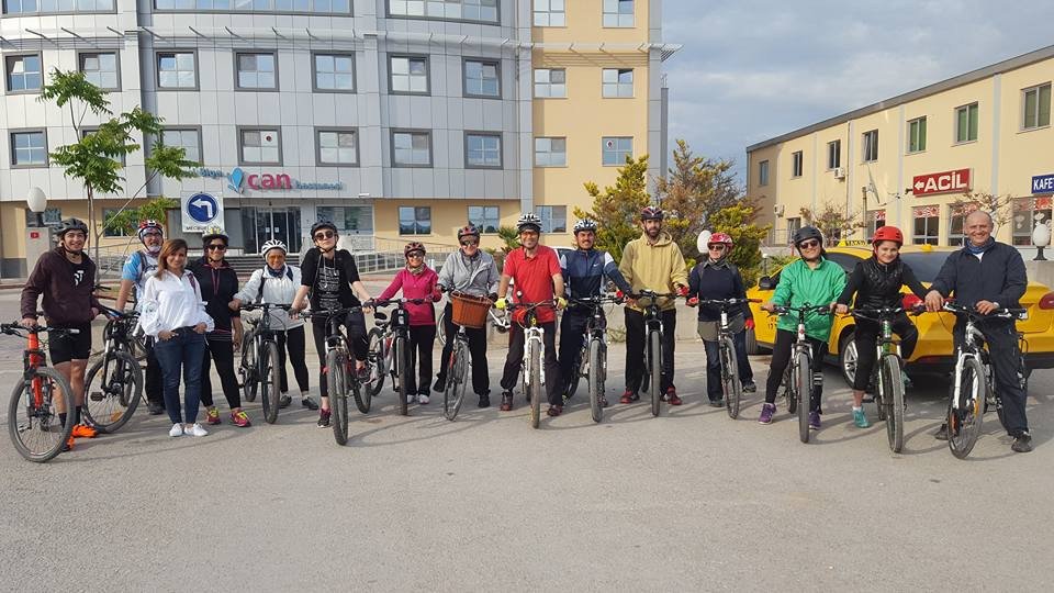 Bisikletçiler Biga Nilüfer Gölüne Tur Düzenledi