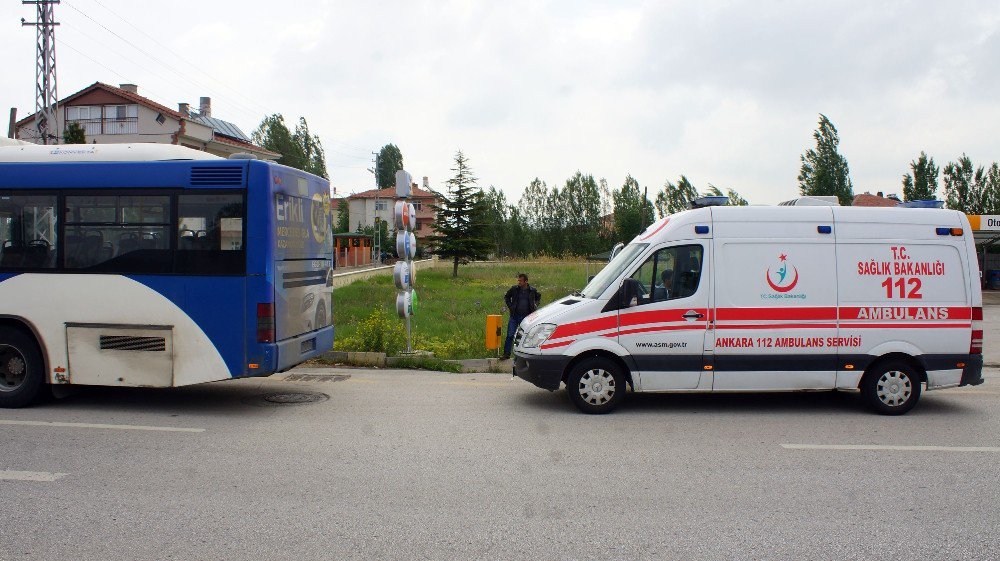 Otobüs İle Kamyon Çarpıştı: 10 Yaralı