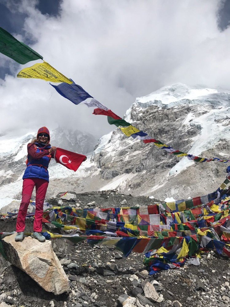 Türk Bayrağı Everest’te Dalgalandı