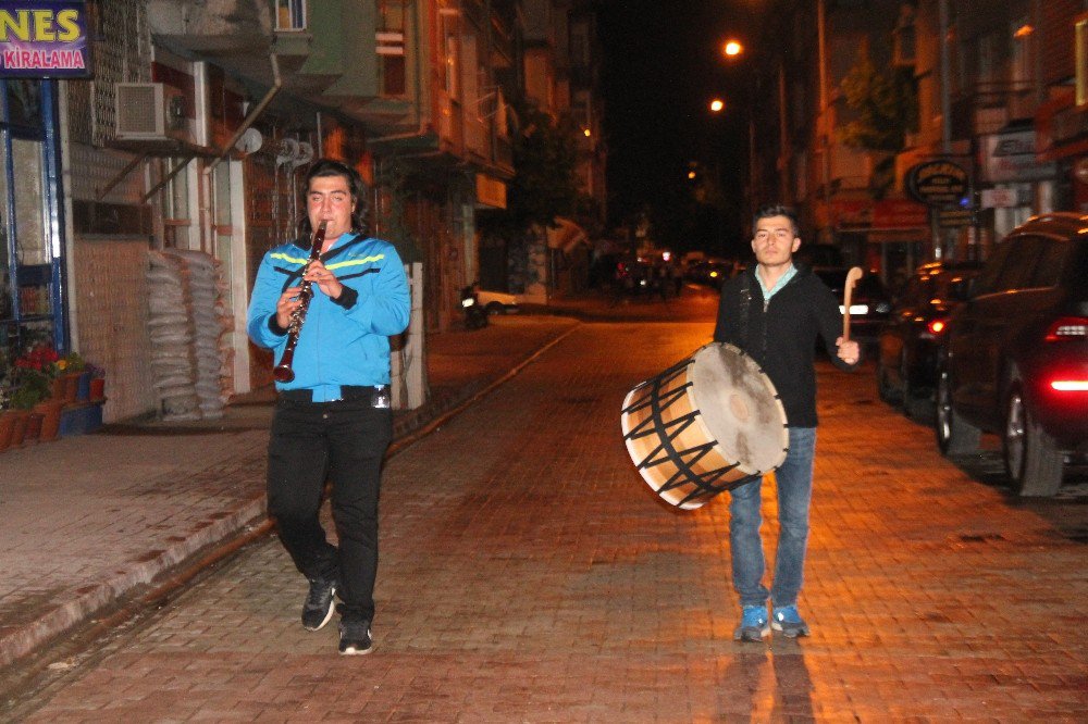 İlk Sahura Davul Ve Klarnetle Sesiyle Uyandılar