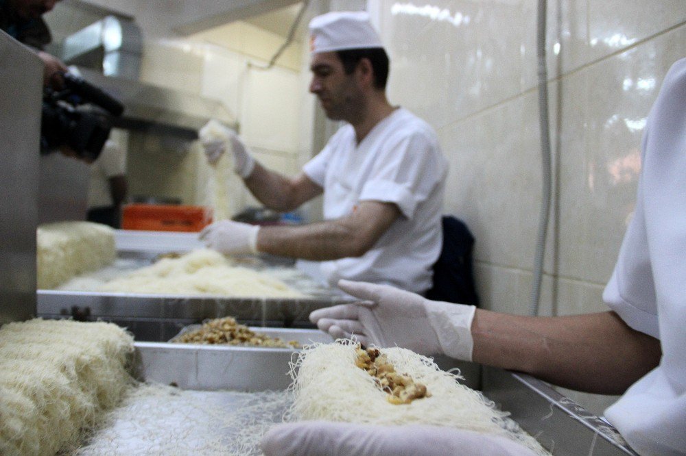 Erzurum’da Ramazanın Vazgeçilmesi Kadayıf Dolması Yok Satıyor