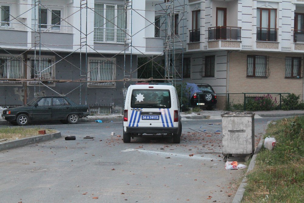 Esenyurt’ta Akli Dengesi Bozuk Şahıs Polisi Alarma Geçirdi