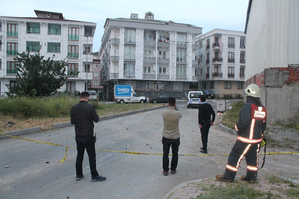 Esenyurt’ta Akli Dengesi Bozuk Şahıs Polisi Alarma Geçirdi