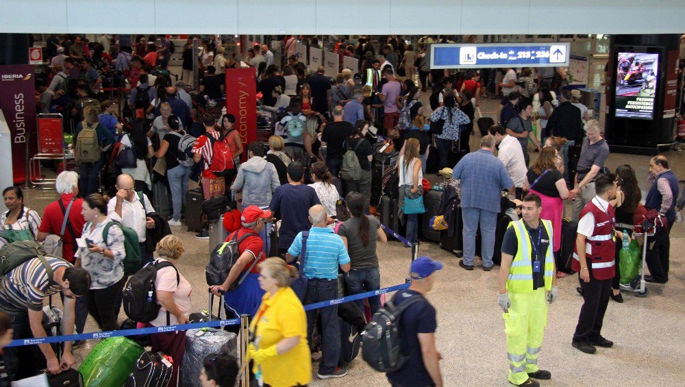 Londra’da British Airways Tüm Uçuşlarını İptal Etti