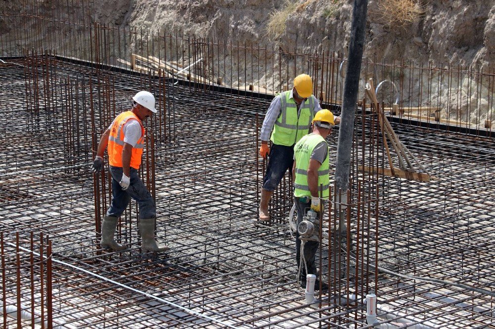 En Mübarek Temel Bergama’da Atıldı