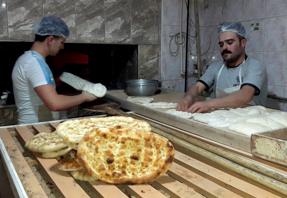 Korkuteli’de Ramazan Pidesine Zam Yok