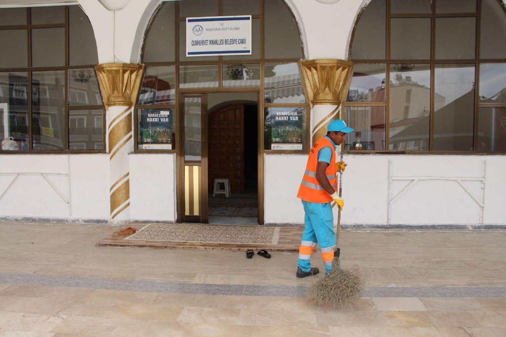 Kuşadası’nda Camiler Ramazan İçin Temizlendi