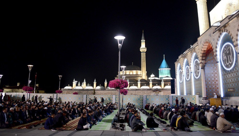 Konya’da Ramazan Coşkusu İlk Teravihle Başladı