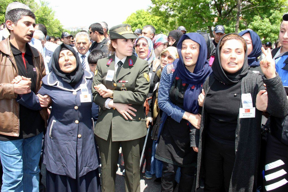 Şehit Ağabeyi Kardeşine Çanakkale Şiiri İle Veda Etti