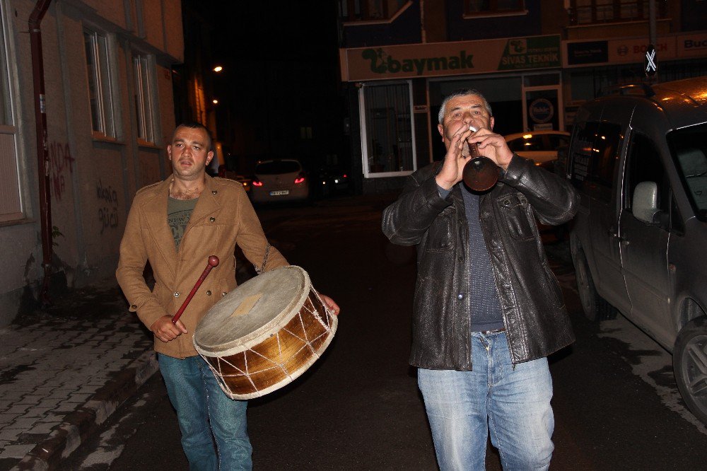 Sivaslılar Sahura Davul Ve Zurnayla Uyandı