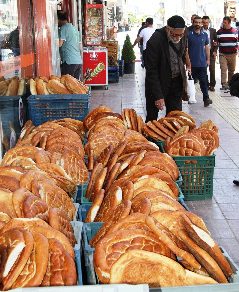 Van’da Ramazan Pidesi 1 Lira 80 Kuruş