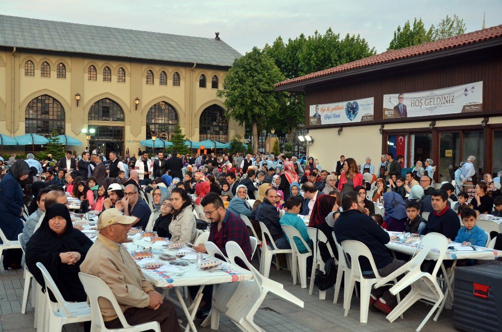 Üsküdarlılar İlk Orucu Birlikte Açtı