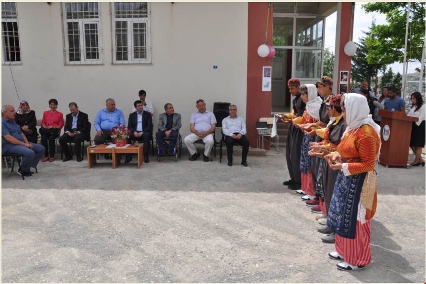 Besni’de Ortaokul Öğrencilerinin Mezuniyet Töreni