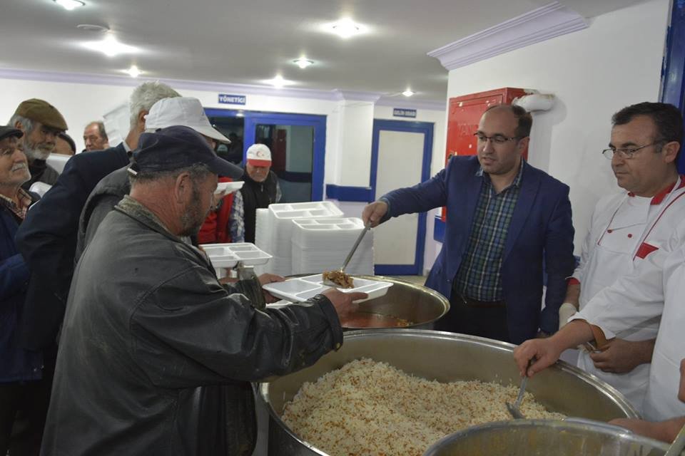 Başkan Çöl, İlk İftarını Vatandaşlarla Birlikte Açtı