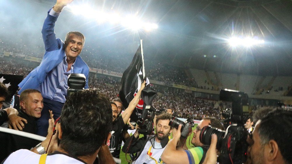 Şenol Güneş, Beşiktaş’la Üst Üste İkinci Kez Şampiyonluk Yaşadı