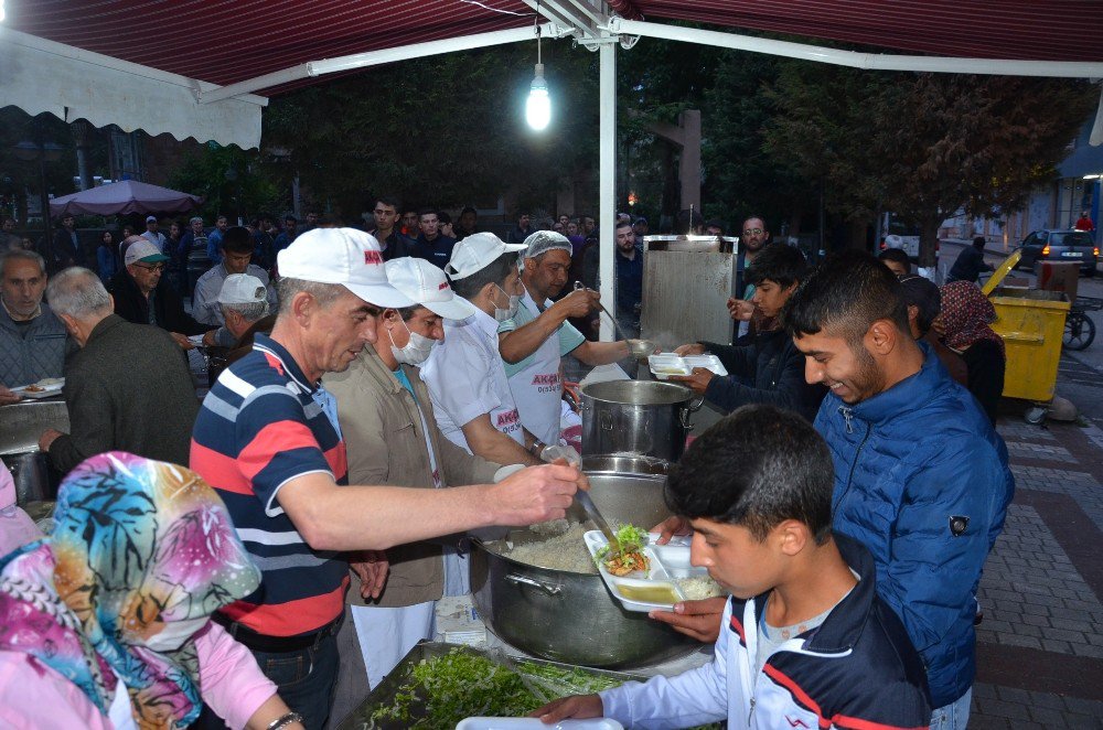 Bozüyük Belediyesi İftar Çadırında İlk Oruçlar Açıldı