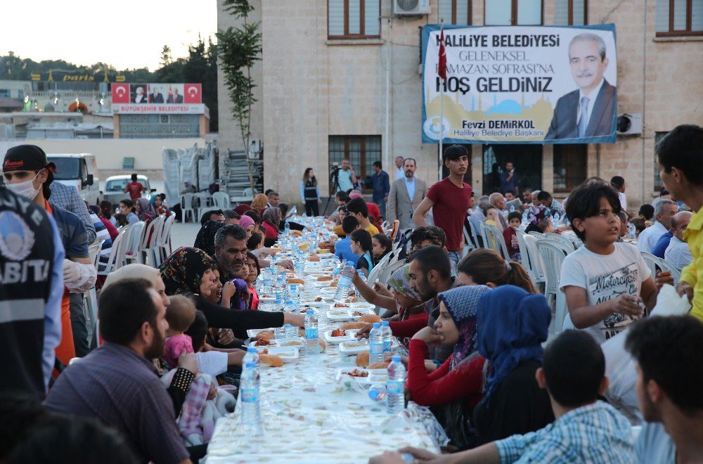 Demirkol, İlk İftarda Yine Vatandaşlarla Birlikteydi