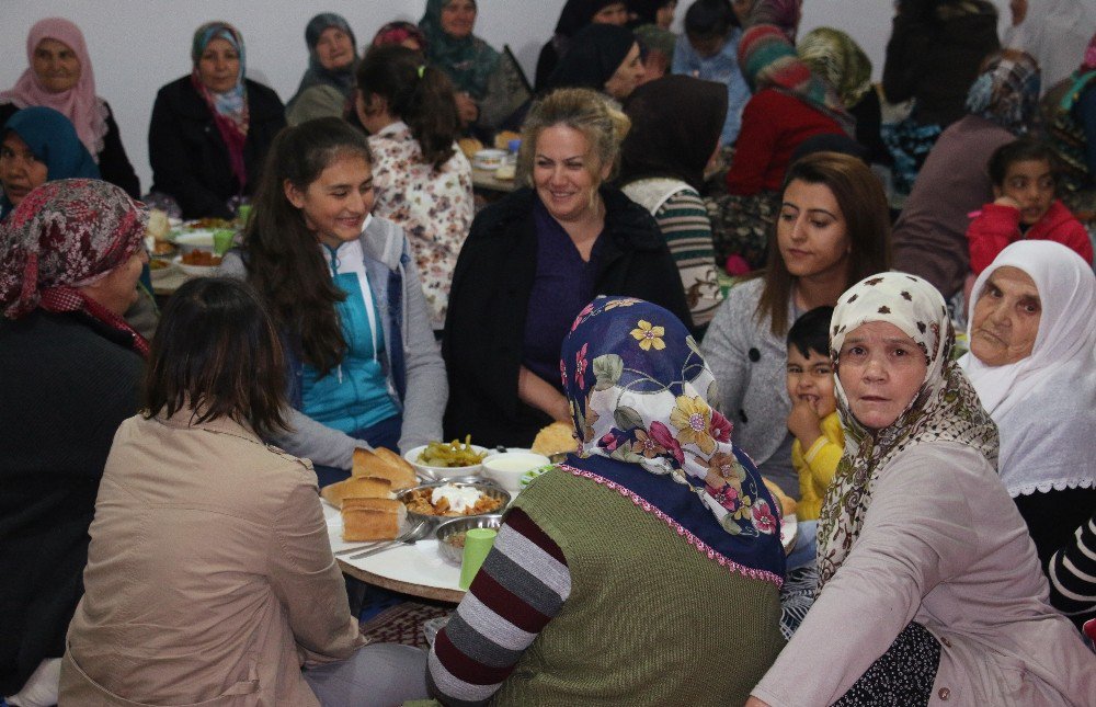 Geçmişten Geleceğe Aynı Sofrada İftar Yapıyorlar