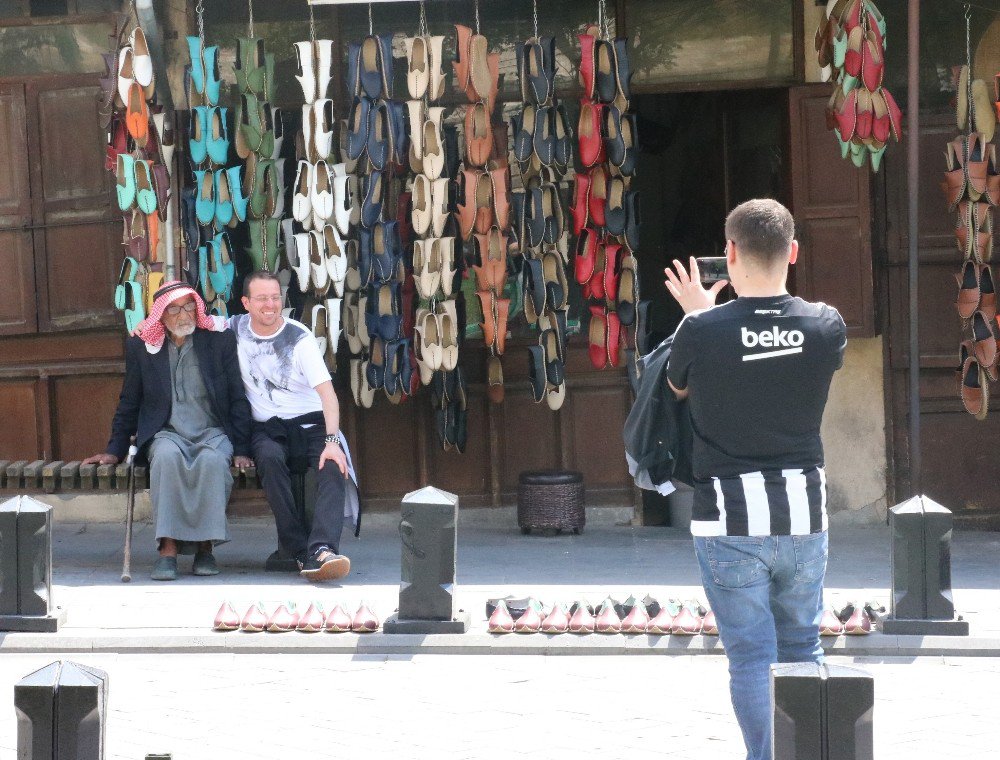 Gaziantep Sokakları Siyah Beyaza Büründü