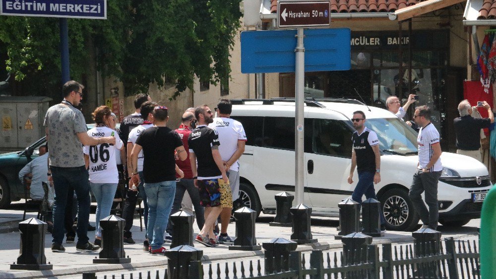 Gaziantep Sokakları Siyah Beyaza Büründü