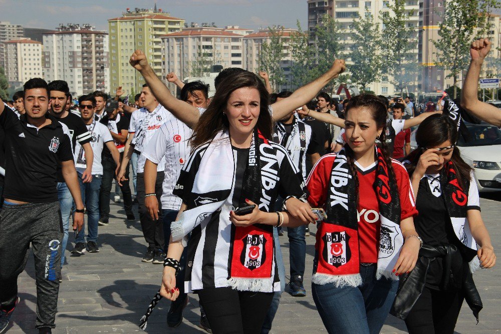 Maçın Taraftarları Stada Alındı