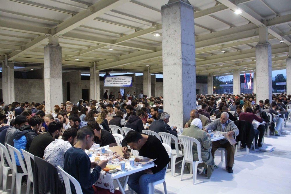 Biga’da İlk İftar Yemeği Yoğun İlgi Gördü