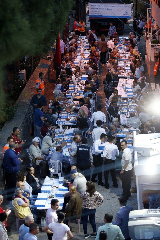 Konak’ta İlk İftar Sofrası Yeşiltepe’de Kuruldu